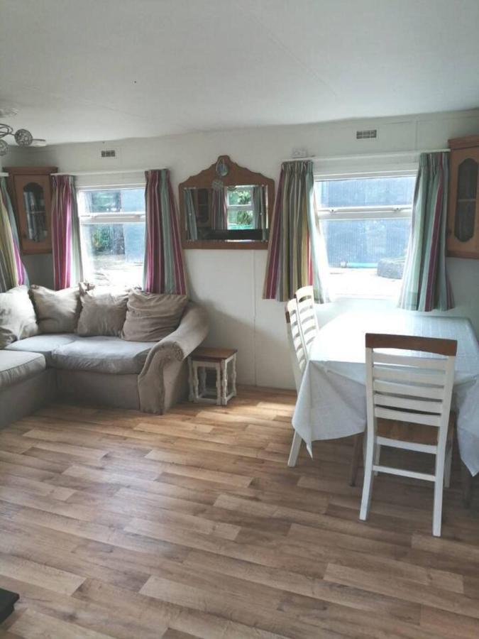 Midden Manor Country Stay On A Working Dairy Farm 밸리미나 외부 사진